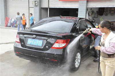 專業(yè)洗車，煥然一新——走進(jìn)旺蒼縣速潔洗車行